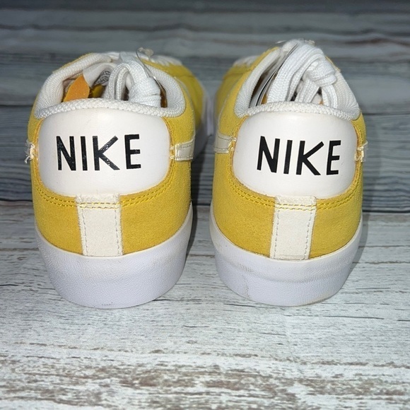 Nike Men's Blazer Low ‘77 Suede Speed Yellow/White-Speed Yellow-White Size 9 - Picture 2 of 9